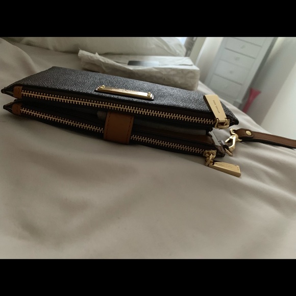 Michael Kors double zip wristlet - Picture 4 of 5